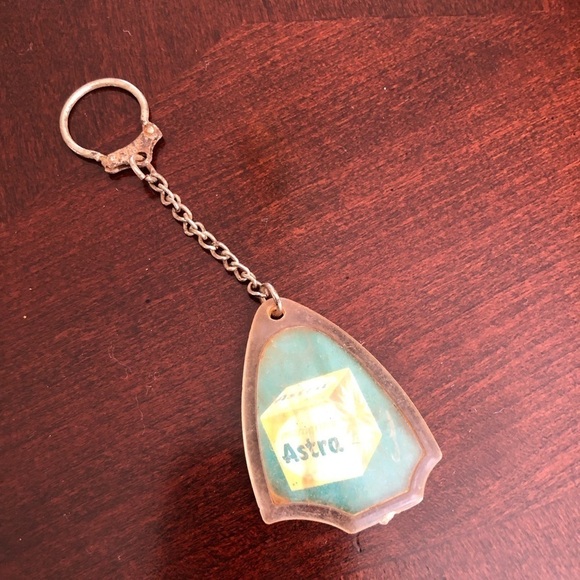 Vintage Astro Keychain - Picture 2 of 3